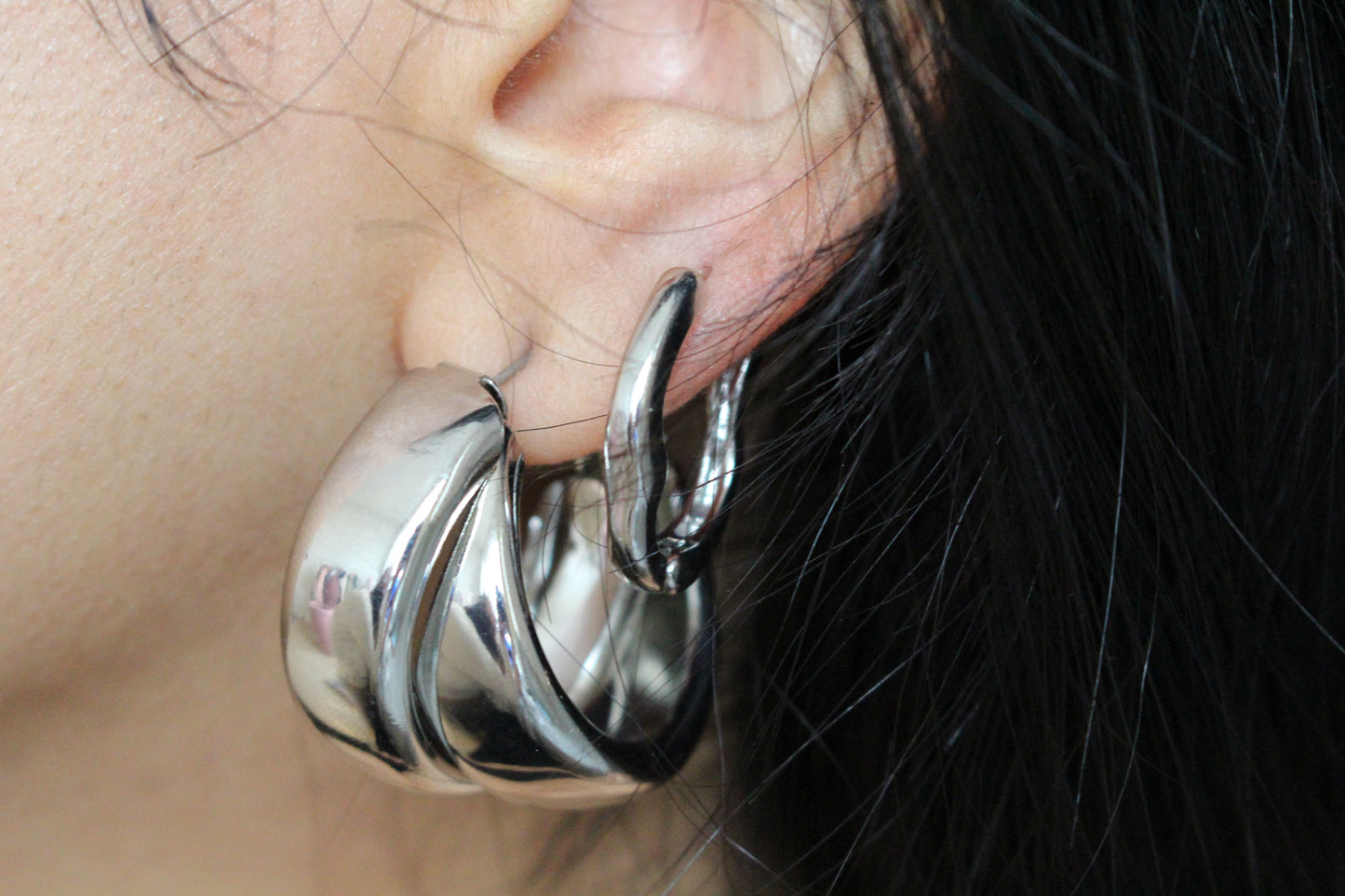 Oval Wavy Earrings